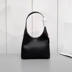 Coach Shoulder Bag 28 in black